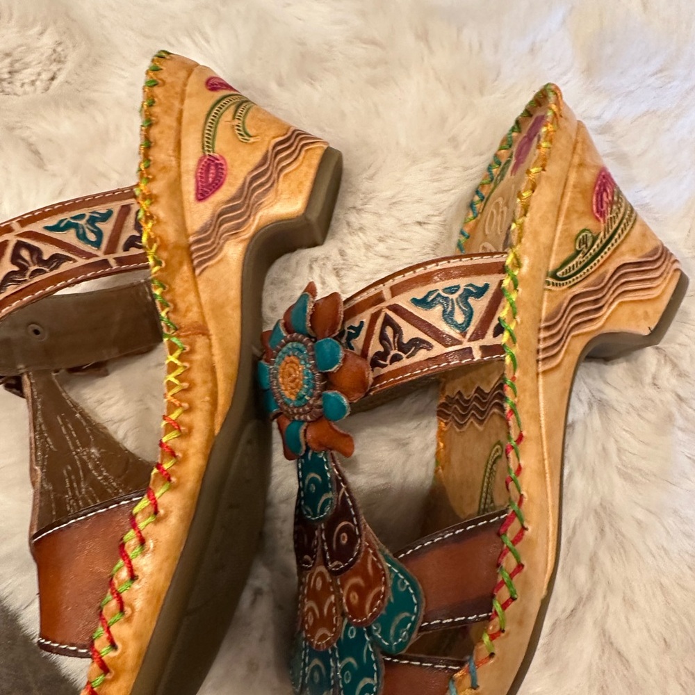 Women's Elite Corkys Sandals - Picture 4 of 10